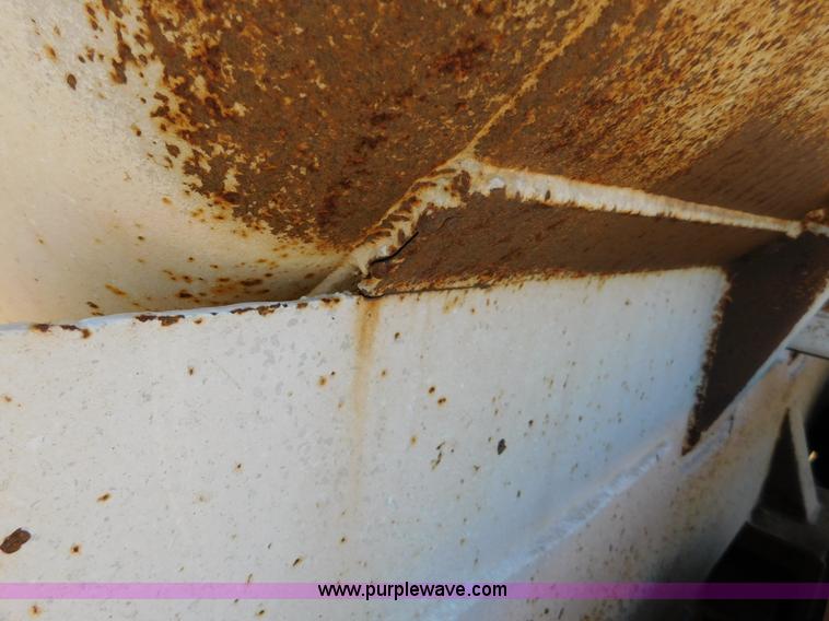 image for item J6838 1994 Falcon vacuum trailer