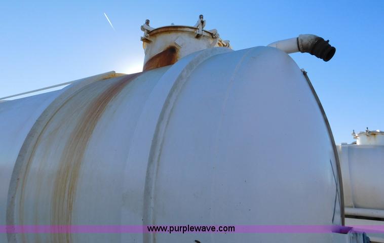 image for item J6838 1994 Falcon vacuum trailer