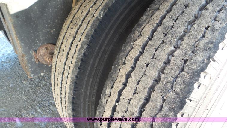 image for item J8395 2010 Merritt double hopper grain trailer