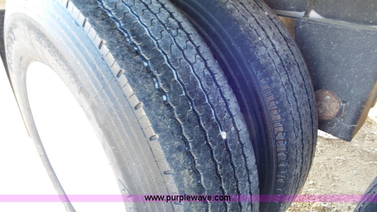 image for item J8395 2010 Merritt double hopper grain trailer