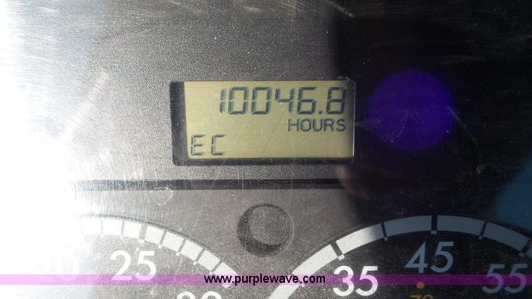 image for item J8396 2004 Freightliner Columbia semi truck