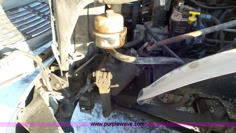 image for item J8396 2004 Freightliner Columbia semi truck