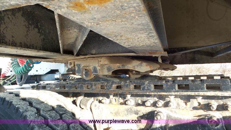 image for item J8396 2004 Freightliner Columbia semi truck