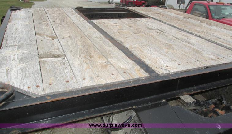 image for item J8774 2008 Trail Eze TE100DGWS53 lowboy equipment trailer