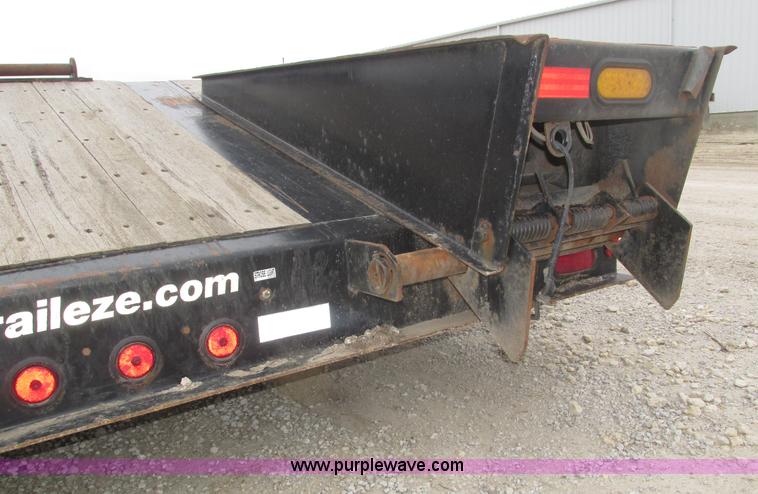 image for item J8774 2008 Trail Eze TE100DGWS53 lowboy equipment trailer