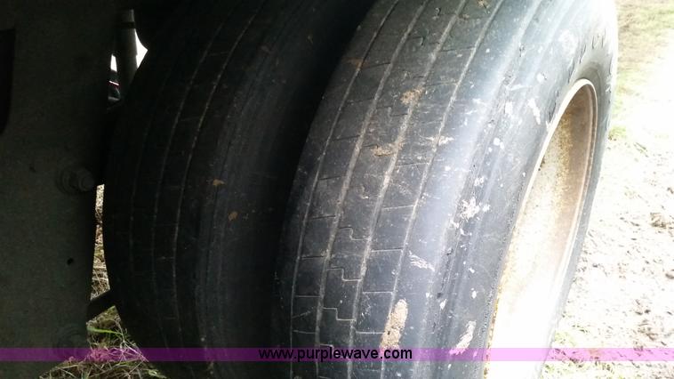 image for item K5334 2005 Wabash dry van trailer