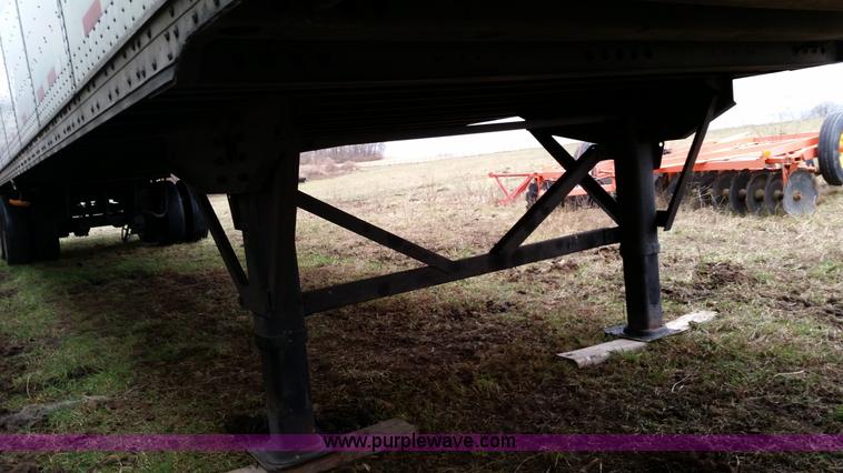 image for item K5334 2005 Wabash dry van trailer