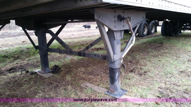 image for item K5334 2005 Wabash dry van trailer