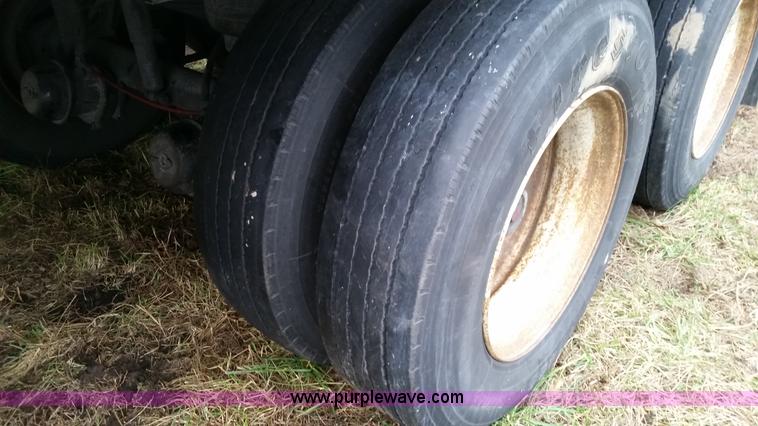 image for item K5334 2005 Wabash dry van trailer