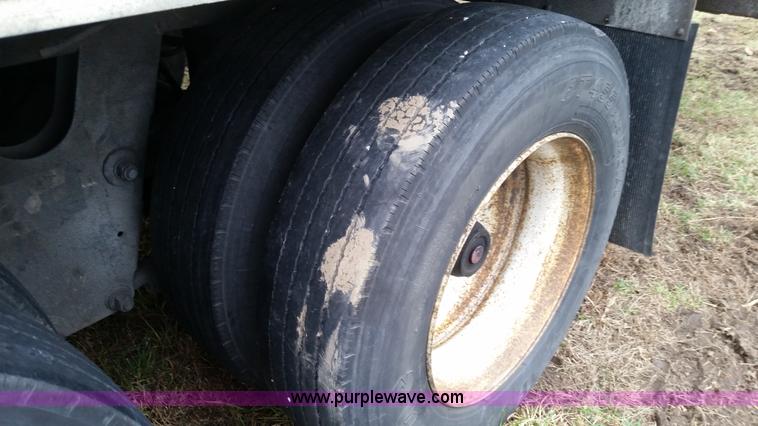 image for item K5334 2005 Wabash dry van trailer