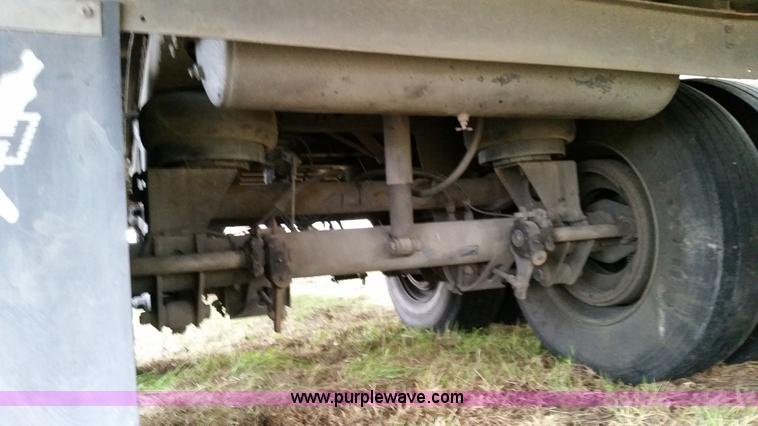 image for item K5334 2005 Wabash dry van trailer