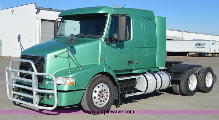 image for item K5371 2009 Volvo VNM semi truck