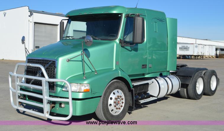 image for item K5371 2009 Volvo VNM semi truck