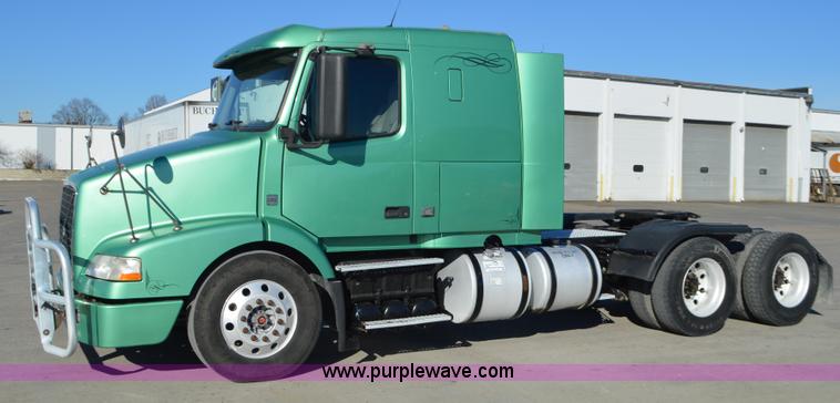 image for item K5371 2009 Volvo VNM semi truck