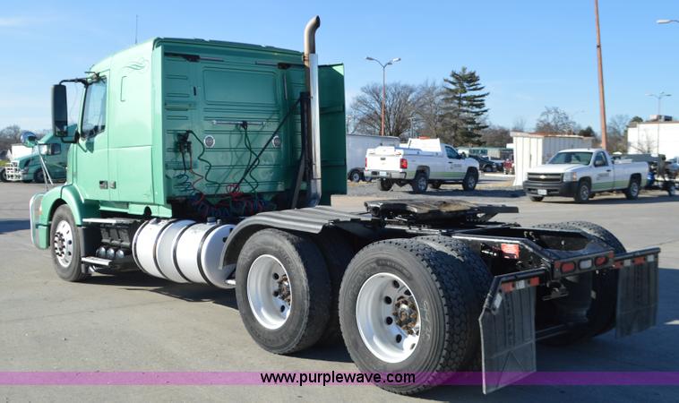 image for item K5371 2009 Volvo VNM semi truck