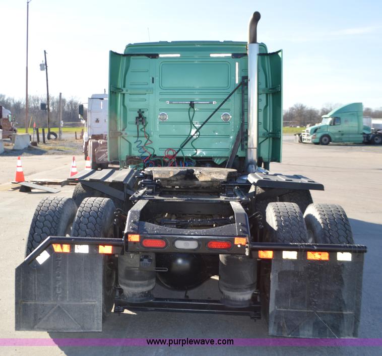 image for item K5371 2009 Volvo VNM semi truck