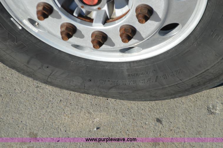 image for item K5371 2009 Volvo VNM semi truck