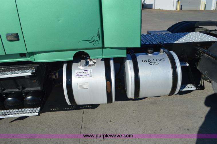 image for item K5371 2009 Volvo VNM semi truck