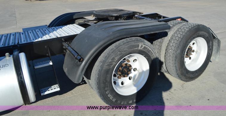 image for item K5371 2009 Volvo VNM semi truck