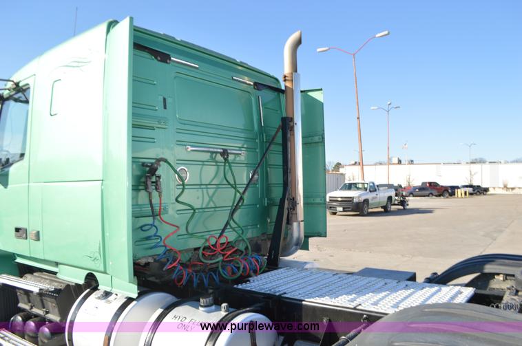 image for item K5371 2009 Volvo VNM semi truck