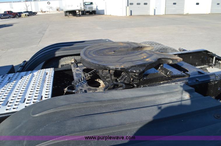 image for item K5371 2009 Volvo VNM semi truck