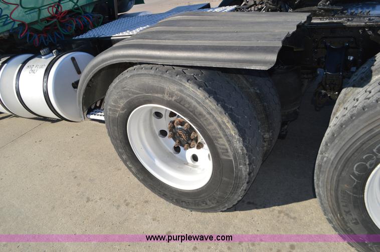 image for item K5371 2009 Volvo VNM semi truck