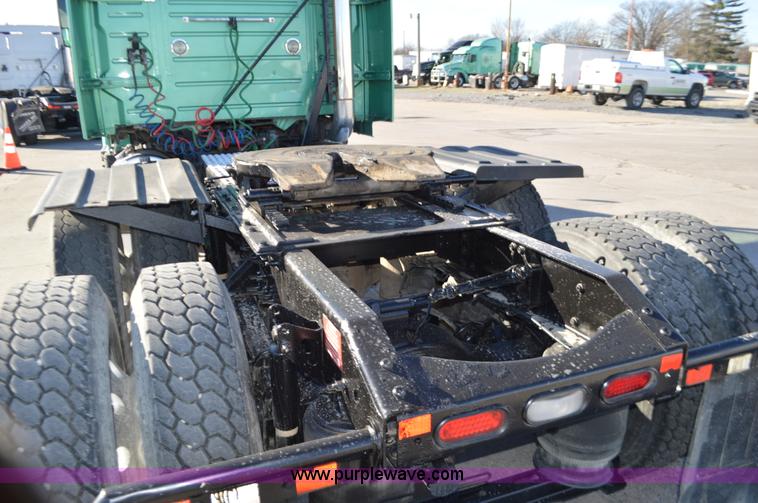 image for item K5371 2009 Volvo VNM semi truck