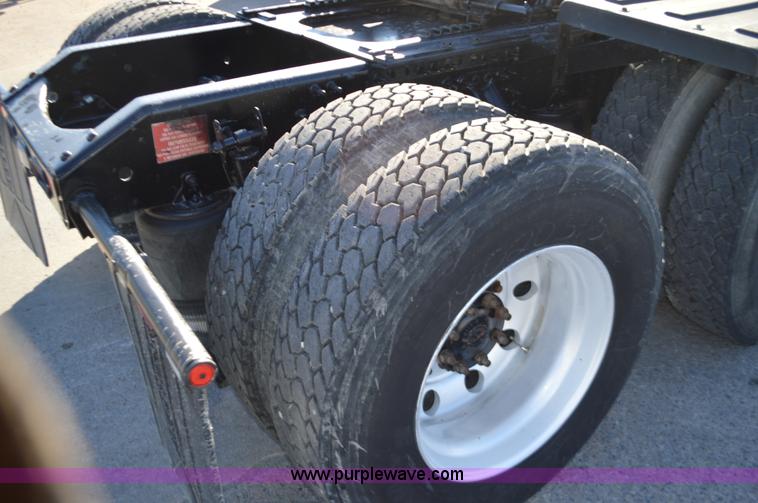 image for item K5371 2009 Volvo VNM semi truck