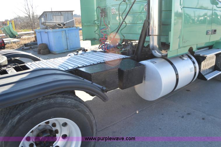 image for item K5371 2009 Volvo VNM semi truck