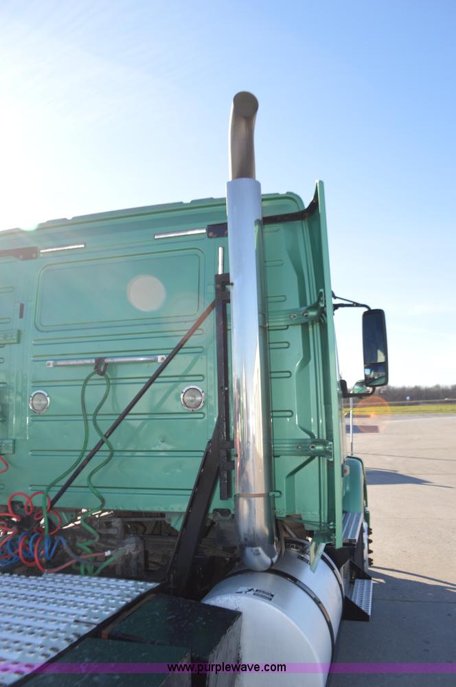 image for item K5371 2009 Volvo VNM semi truck
