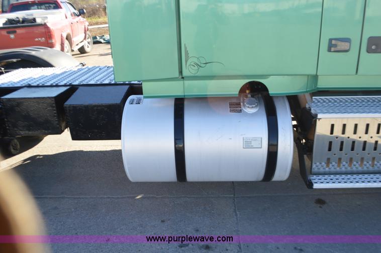 image for item K5371 2009 Volvo VNM semi truck