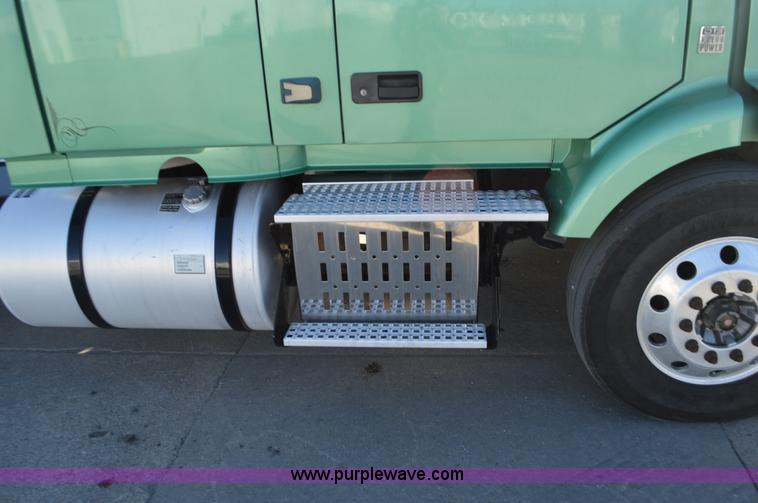 image for item K5371 2009 Volvo VNM semi truck