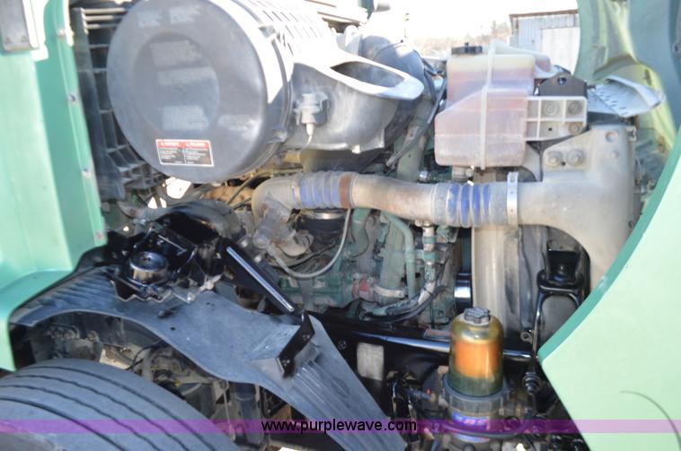 image for item K5371 2009 Volvo VNM semi truck