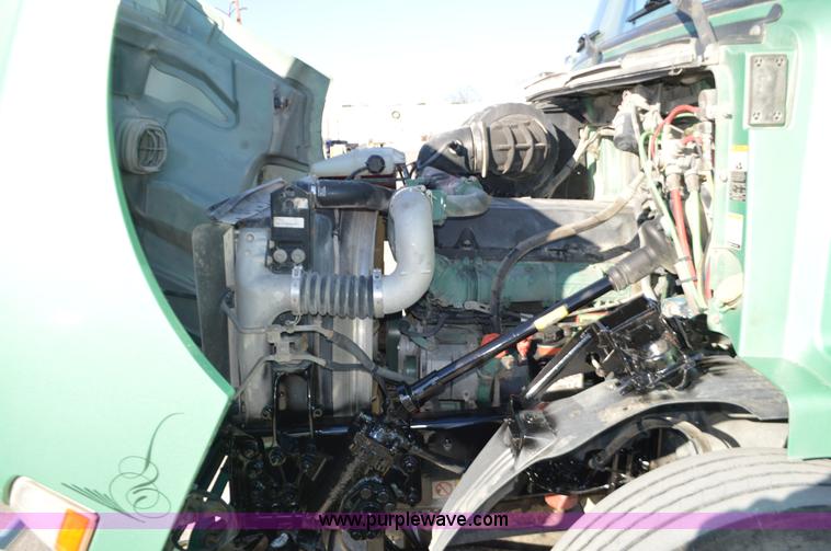 image for item K5371 2009 Volvo VNM semi truck