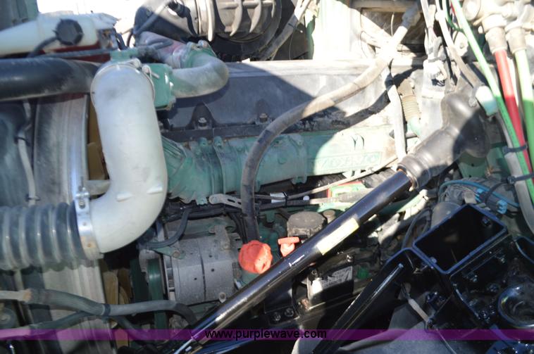 image for item K5371 2009 Volvo VNM semi truck