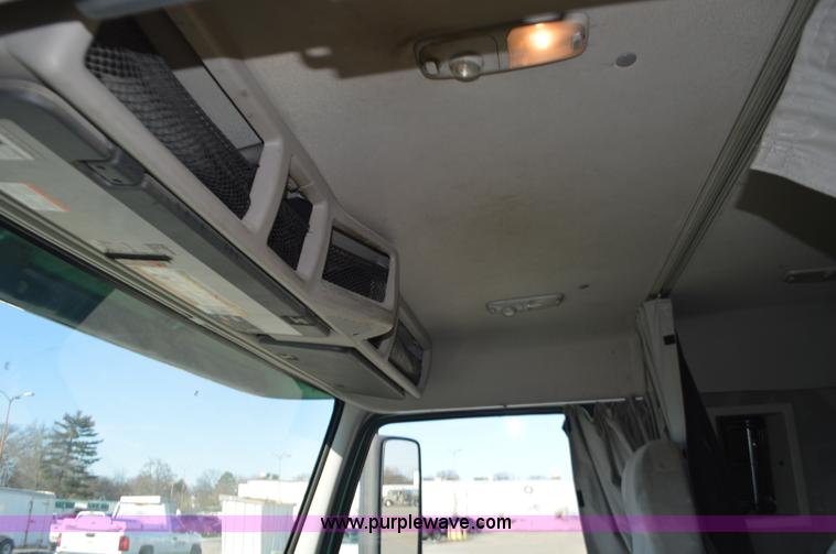 image for item K5371 2009 Volvo VNM semi truck