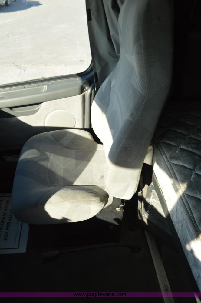 image for item K5371 2009 Volvo VNM semi truck