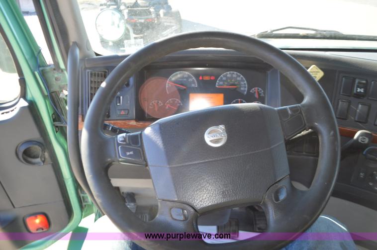 image for item K5371 2009 Volvo VNM semi truck