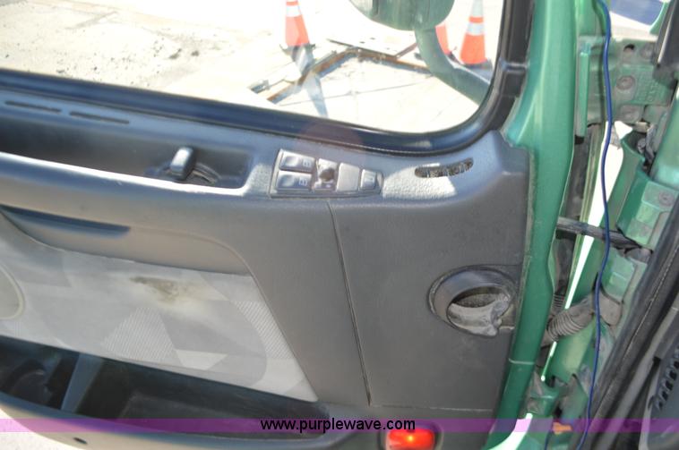 image for item K5371 2009 Volvo VNM semi truck