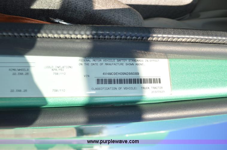 image for item K5371 2009 Volvo VNM semi truck