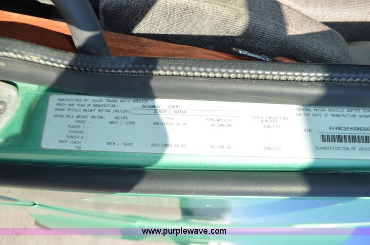 image for item K5371 2009 Volvo VNM semi truck