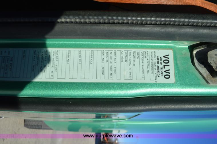 image for item K5371 2009 Volvo VNM semi truck