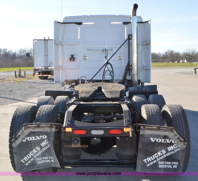 image for item K5372 2010 Volvo VNL semi truck