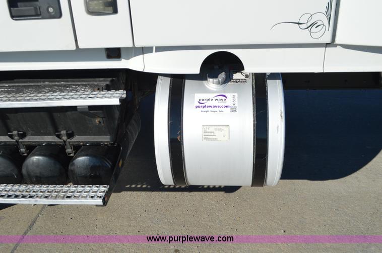 image for item K5372 2010 Volvo VNL semi truck