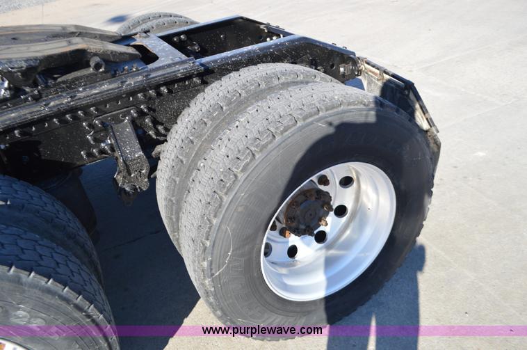 image for item K5372 2010 Volvo VNL semi truck