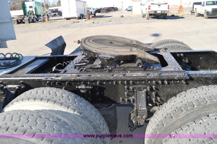 image for item K5372 2010 Volvo VNL semi truck