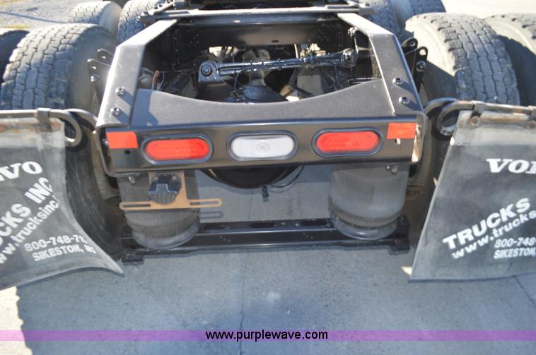 image for item K5372 2010 Volvo VNL semi truck