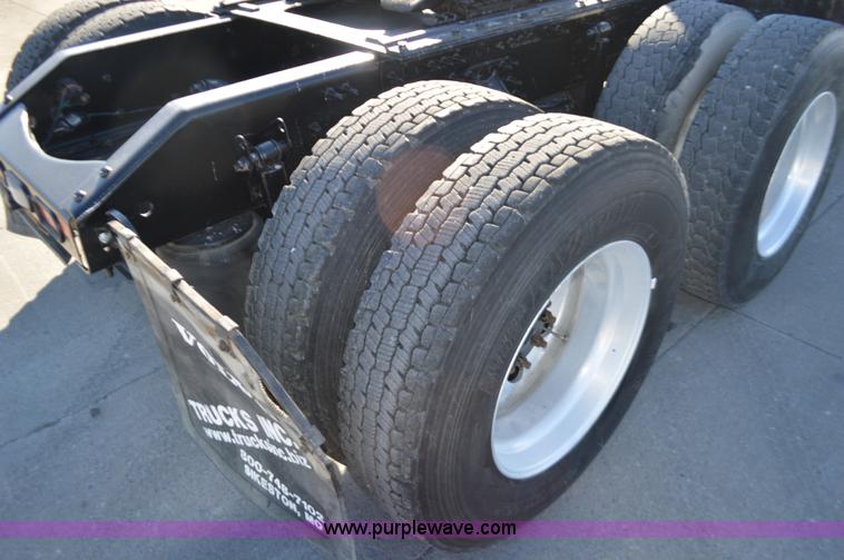 image for item K5372 2010 Volvo VNL semi truck