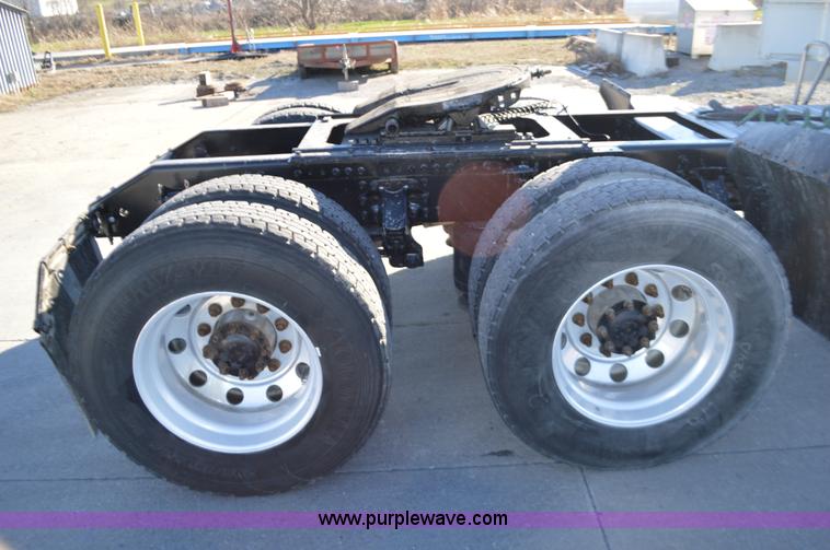 image for item K5372 2010 Volvo VNL semi truck