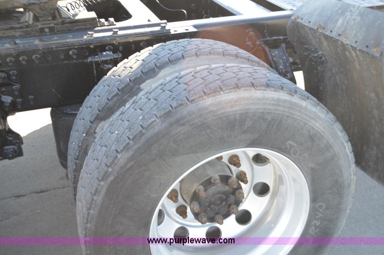 image for item K5372 2010 Volvo VNL semi truck